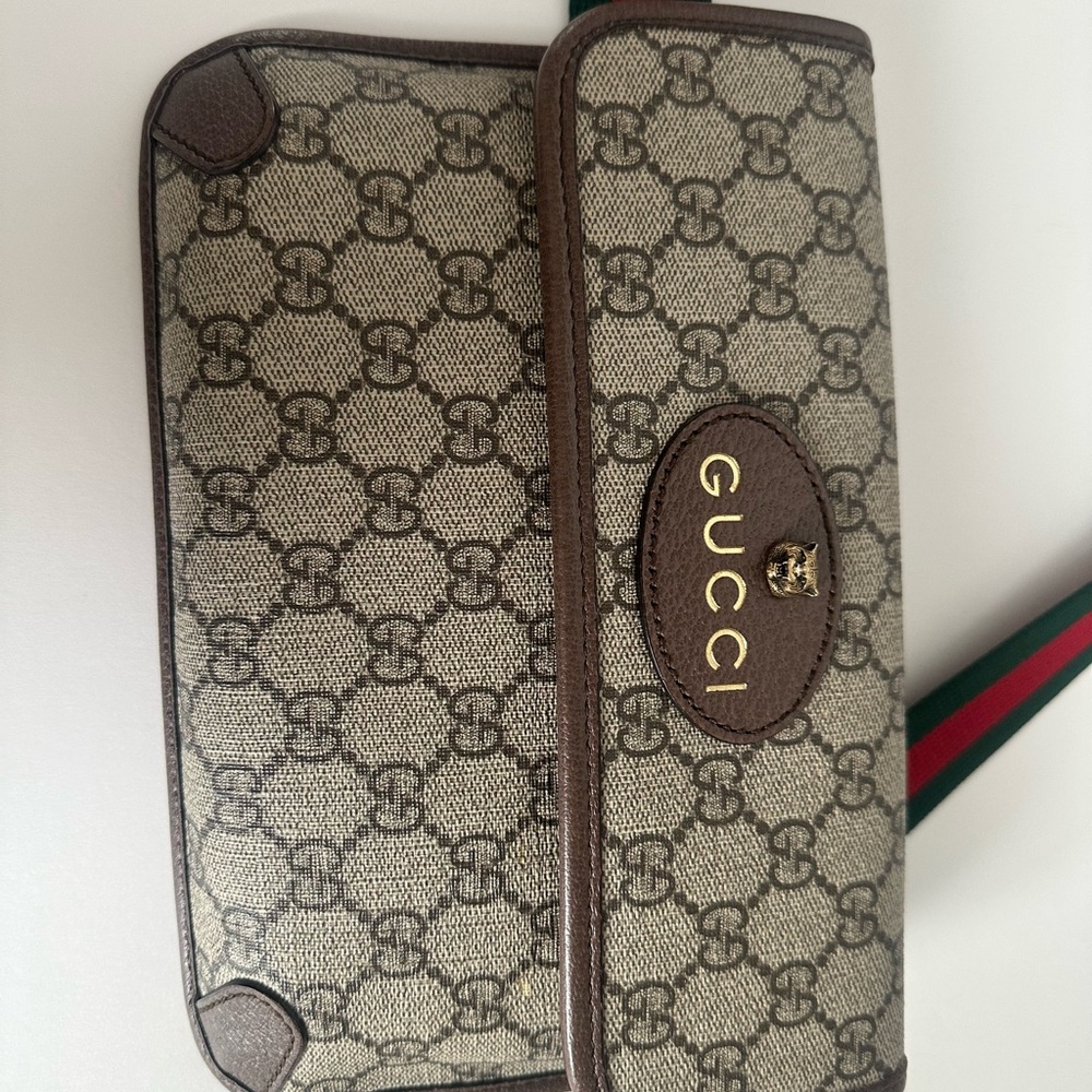 Gucci Cream and Brown Crossbody Bag with Iconic GG Pattern